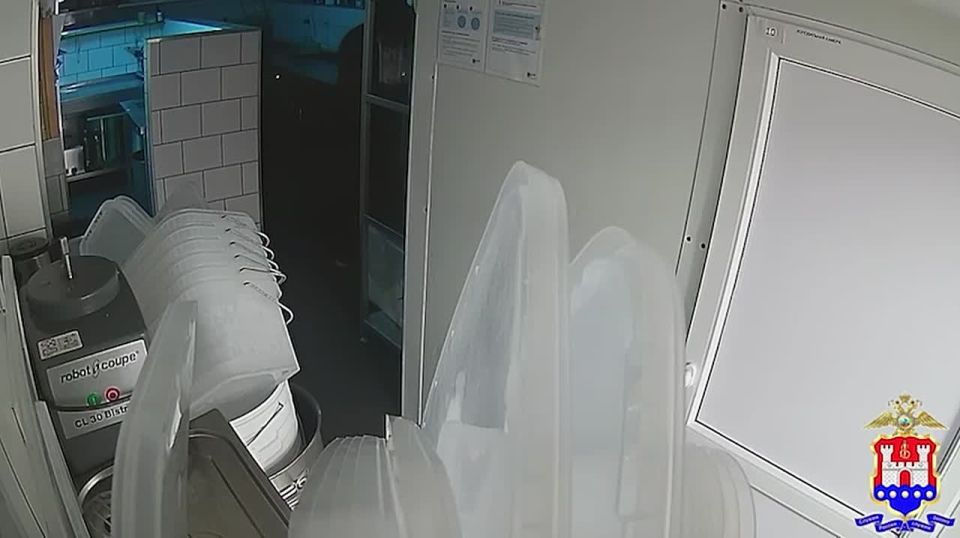 Гений из Гурьевска зашёл в подвал калининградского рестика через подвал и стащил 39к