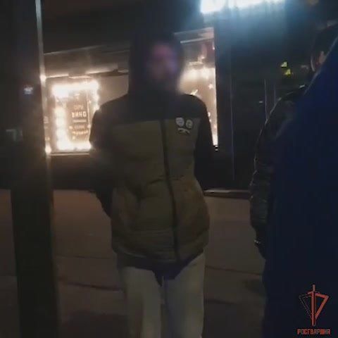 Мужик пытался остановить время, но ему помешали Росгвардейцы