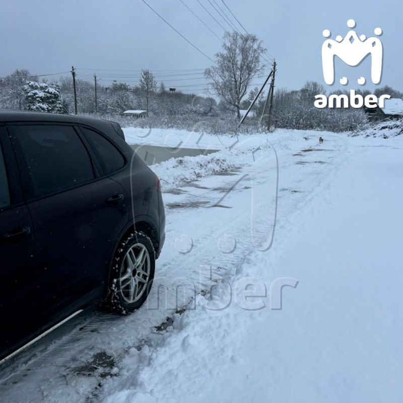 Коммунальщики в Гвардейском районе снова засыпали дорогу к дому женщины