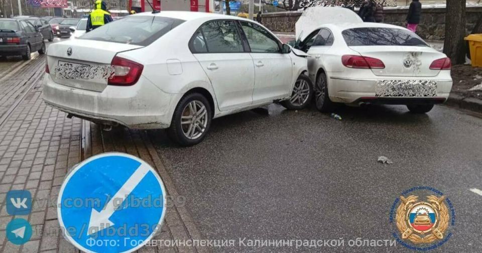 На Черняховского водитель легковушки не справился с управлением и выехал на встречку