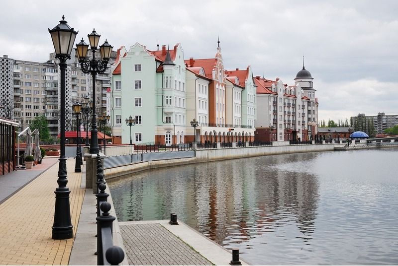 Средняя стоимость российского шампанского за год выросла на 10,2%