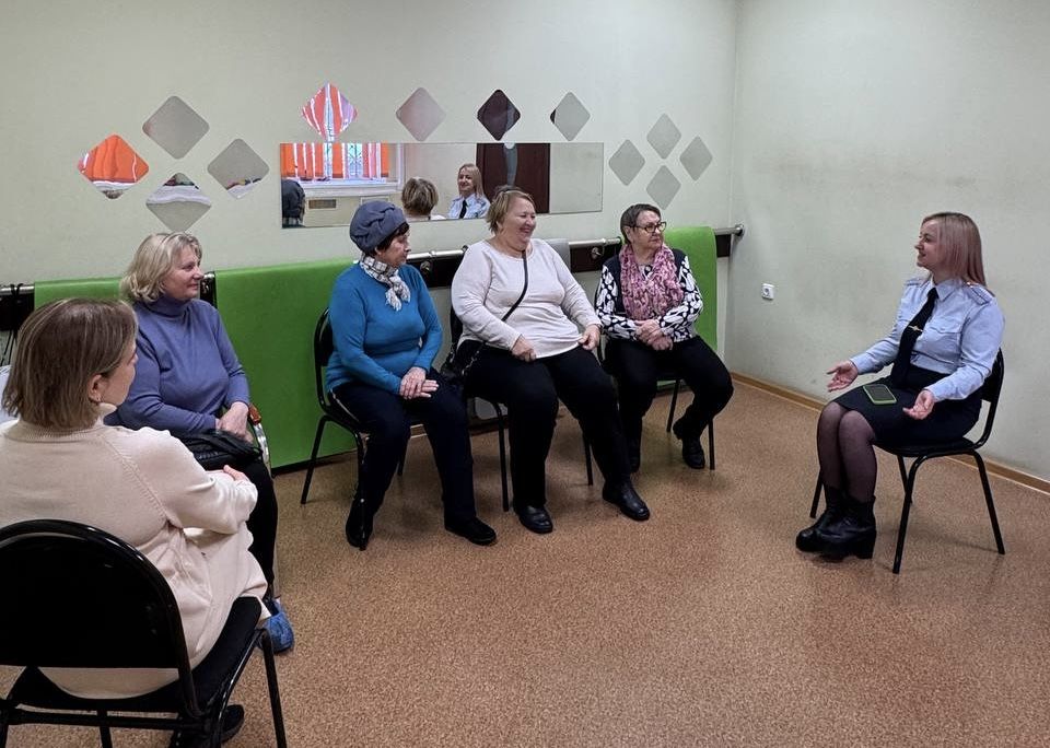 Сотрудники Госавтоинспекции МО МВД России «Советский» встретились с активными участниками программ «Активное долголетие» и «Волонтеры серебряного возраста»