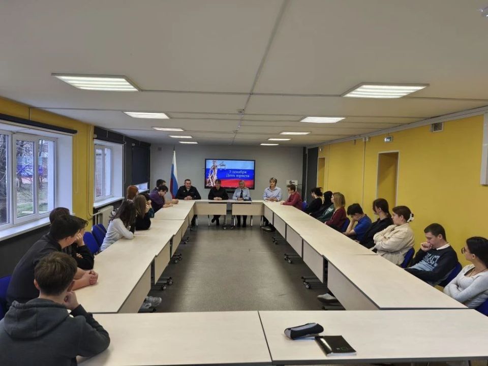 Сотрудники правоохранительных органов города Светлый провели лекцию для студентов колледжа