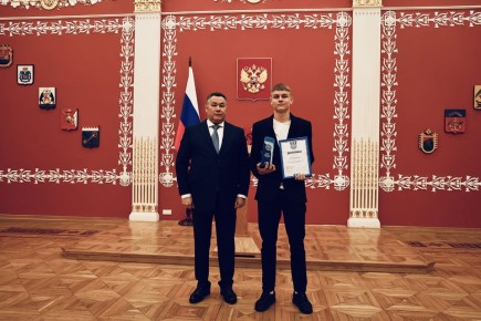 Игорь Руденя наградил футболистов юношеских команд Калининградской области