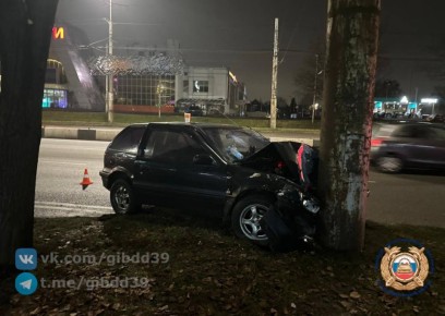 Калининград.  . По предварительным данным, 04.12.2025 года в 22:51 в г. Калининграде на Московском пр-кте в районе д. № 174, двигался автомобиль «Киа» под управлением 52-летнего водителя, который при перестроении не уступил...