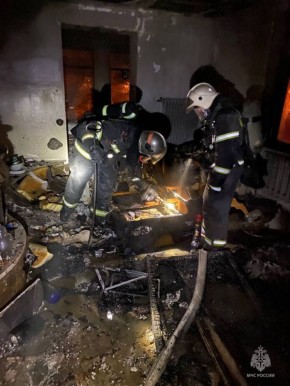 Пожарные МЧС России потушили пожар в Калининграде