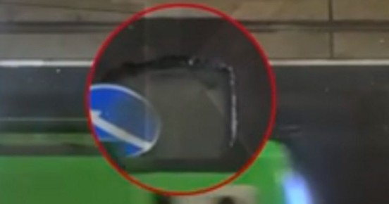 В Калининграде на Советском проспекте образовалась большая яма на дороге (видео)