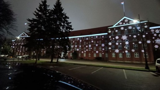 Вот так подсветили к Новому году здание правительства области