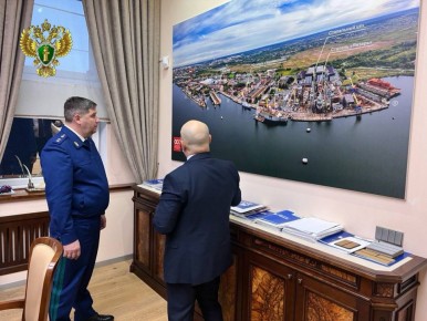 Прокурор Калининградской области Максим Попов с рабочим визитом посетил Прибалтийский судостроительный завод «Янтарь»