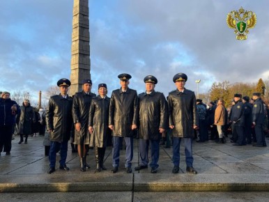 Работники органов прокуратуры Калининградской области почтили память Героев Отечества