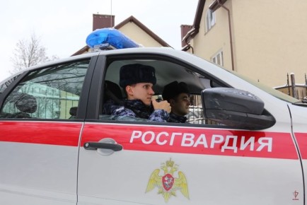 В Балтийске росгвардейцы задержали мужчину, ударившего женщину на остановке общественного транспорта