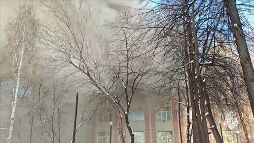 В Новосибирске из горящего педагогического колледжа эвакуировали 670 человек (видео)