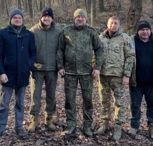 Экс-губернатор встретил в окопе депутатов из Калининграда