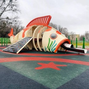 Вот такая рыбина! теперь украшает детскую площадку в Светлом