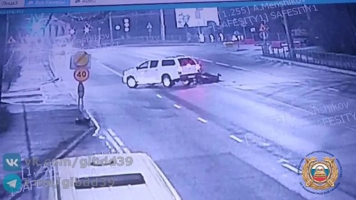 В Калининграде в ДТП с врезавшимся мопедом пострадала девушка